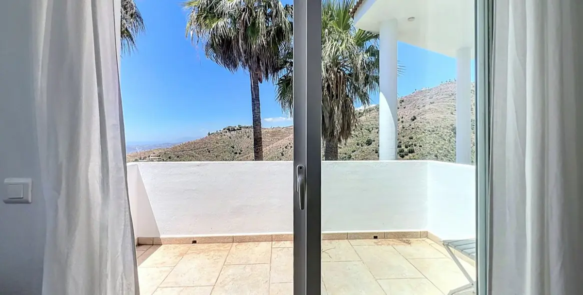 Sale of detached villa in Algarrobo 30