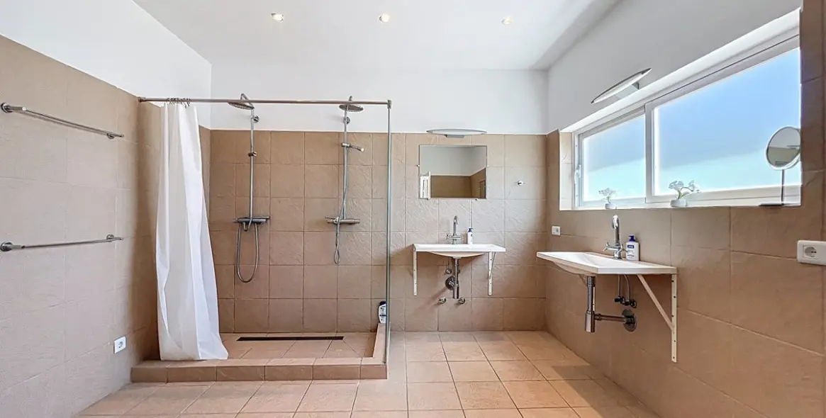 Sale of detached villa in Algarrobo 34