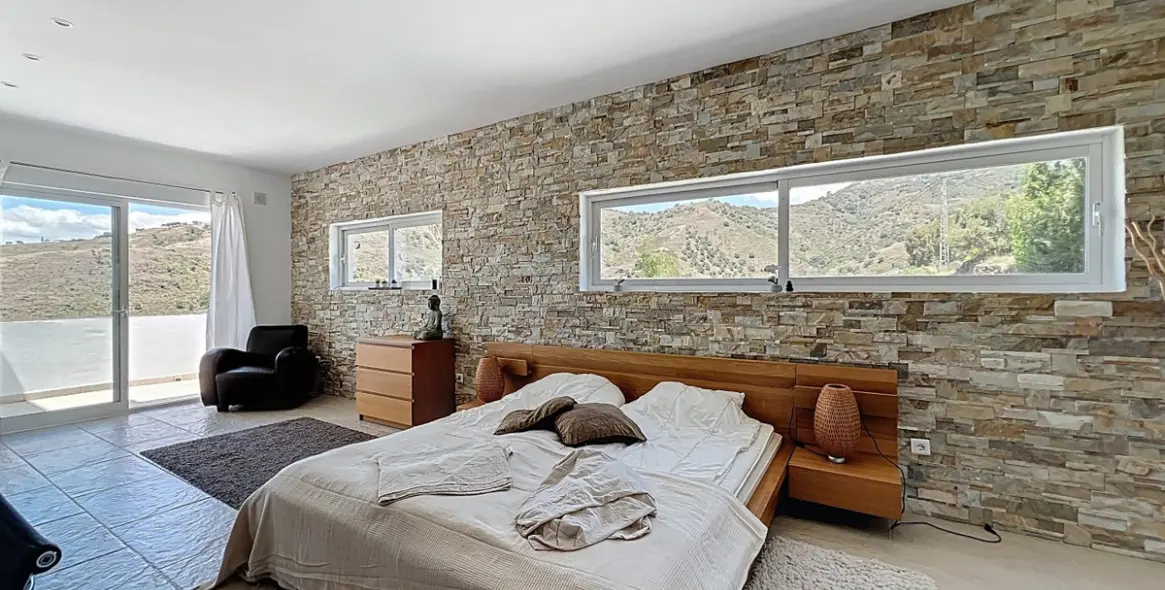 Sale of detached villa in Algarrobo 40