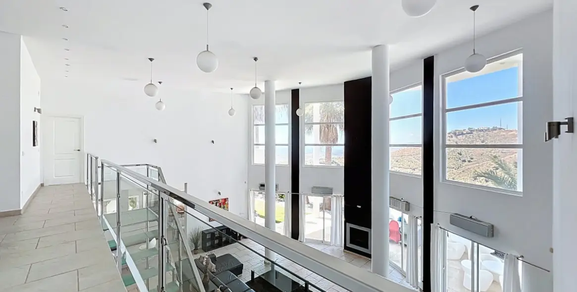 Sale of detached villa in Algarrobo 43