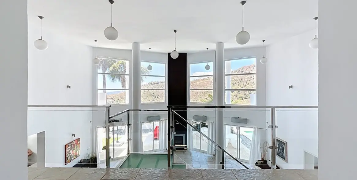 Sale of detached villa in Algarrobo 44