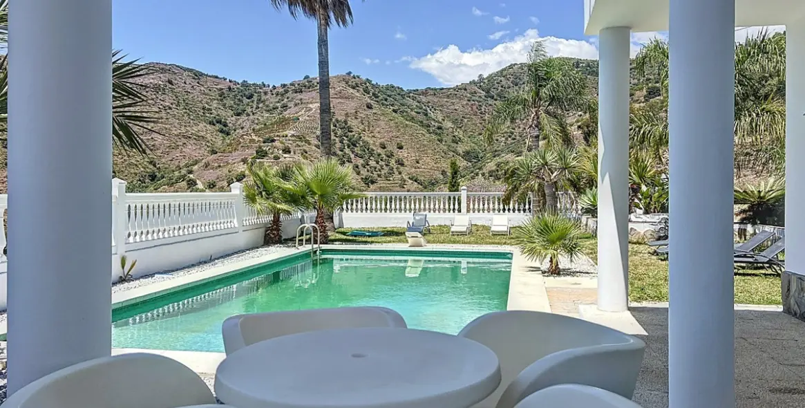 Sale of detached villa in Algarrobo 47