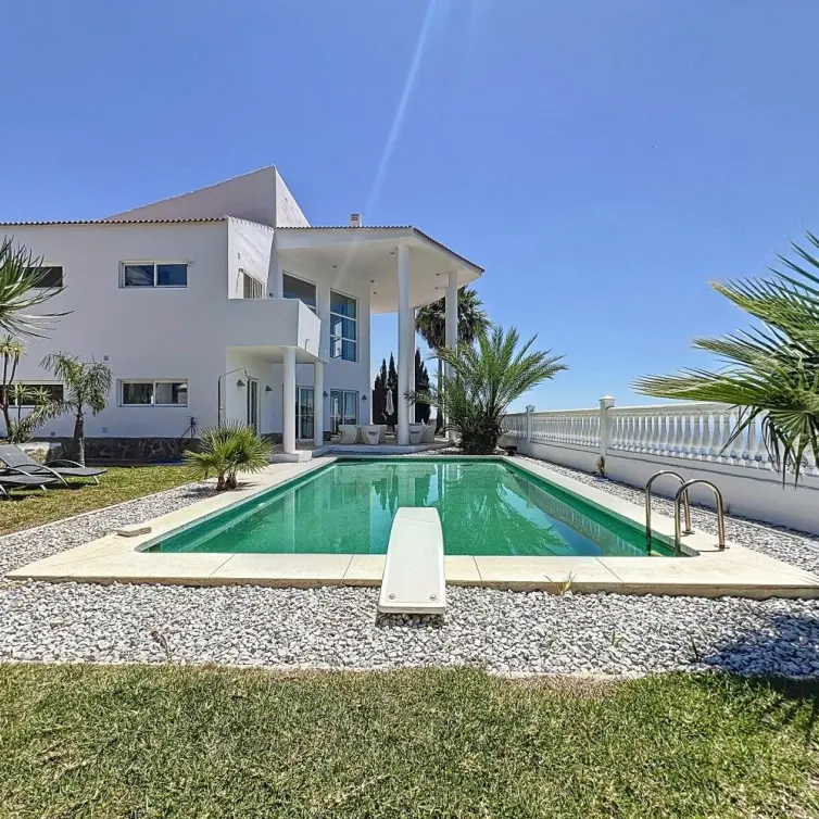Sale of detached villa in Algarrobo
