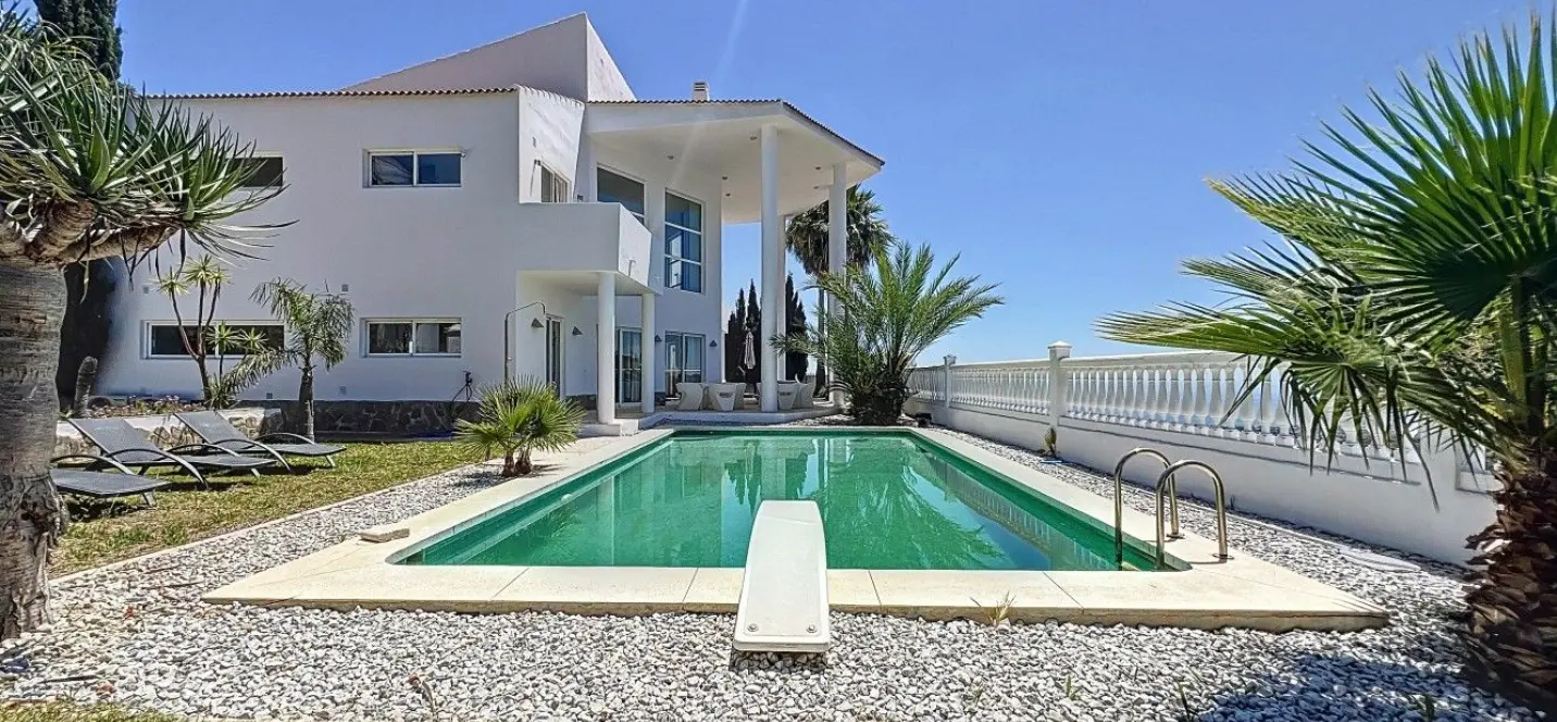 Sale of detached villa in Algarrobo 0