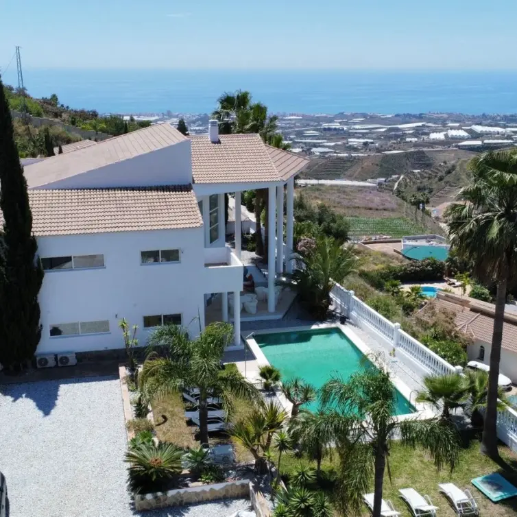 Sale of detached villa in Algarrobo