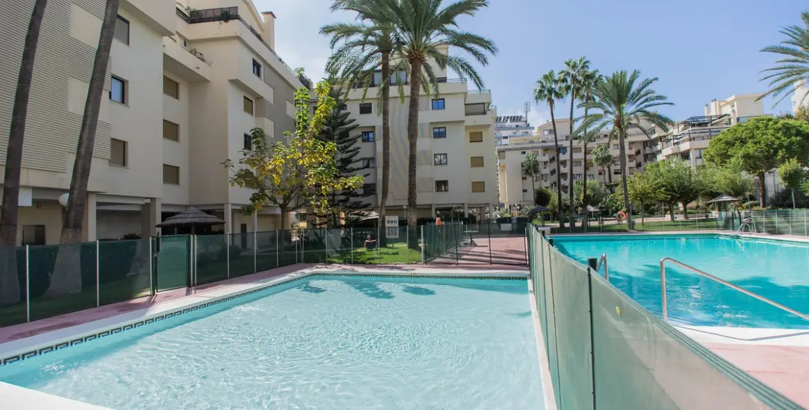 Sale of middle floor apartment in Torremolinos 2