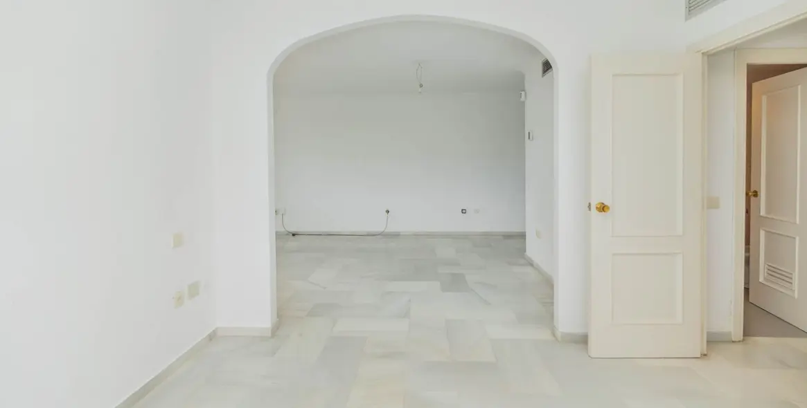 Sale of middle floor apartment in Torremolinos 5