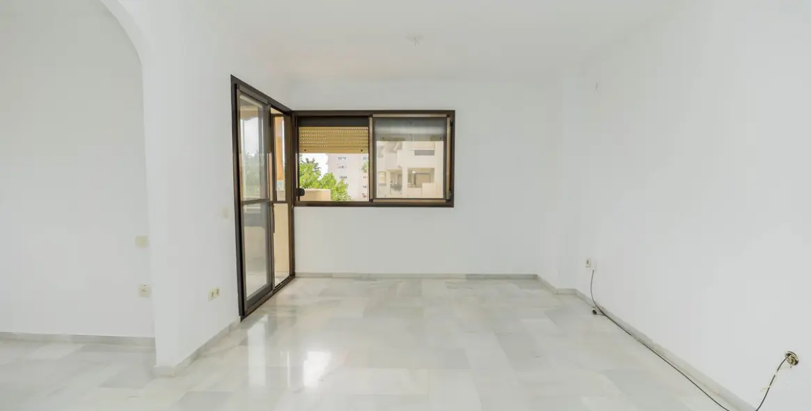 Sale of middle floor apartment in Torremolinos 8