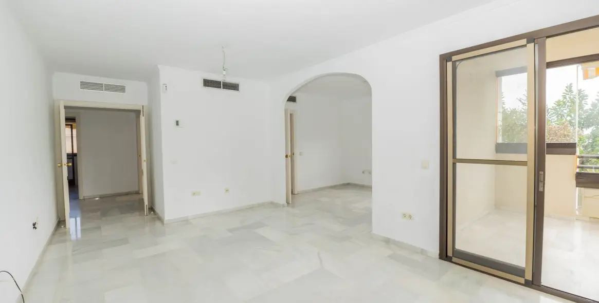 Sale of middle floor apartment in Torremolinos 9