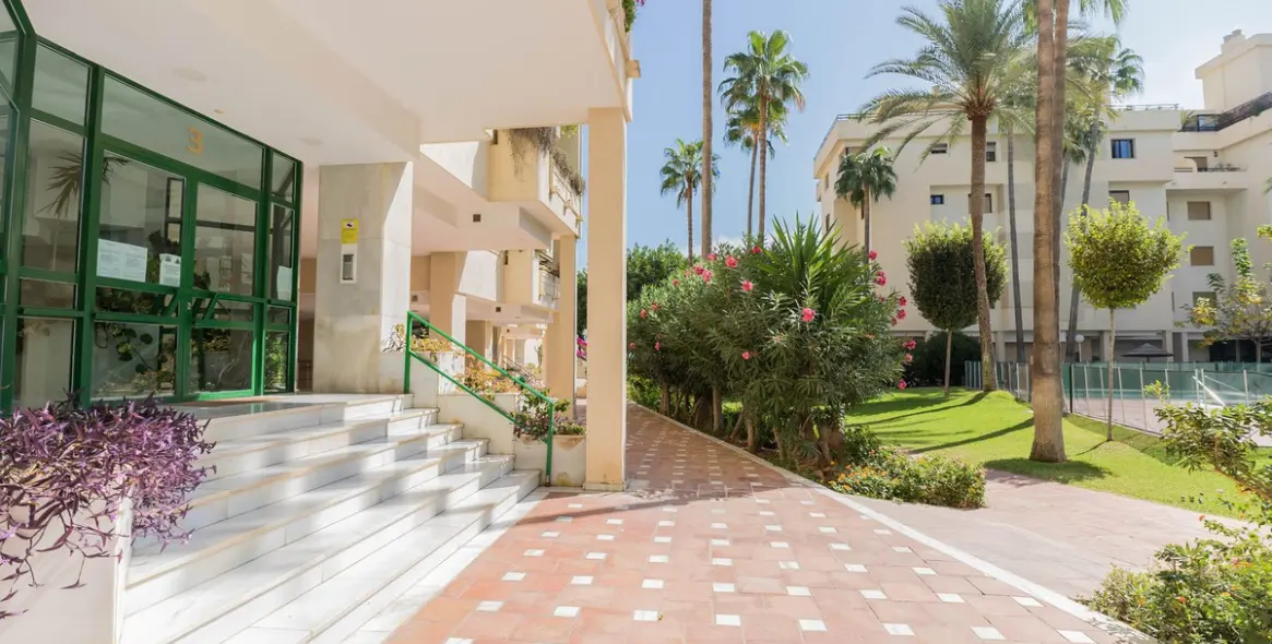 Sale of middle floor apartment in Torremolinos 11