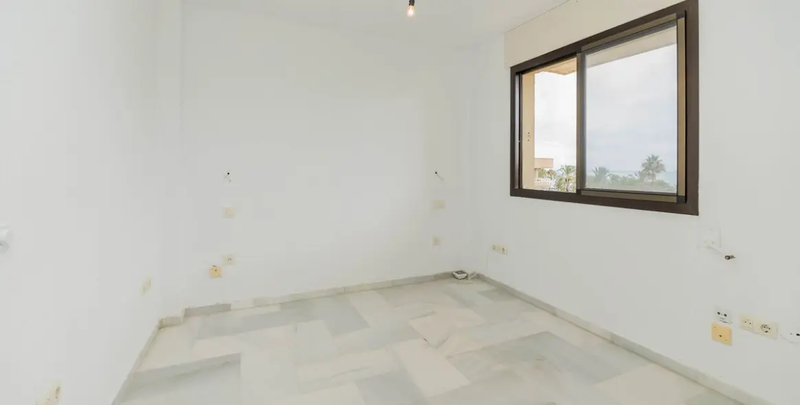 Sale of middle floor apartment in Torremolinos 16