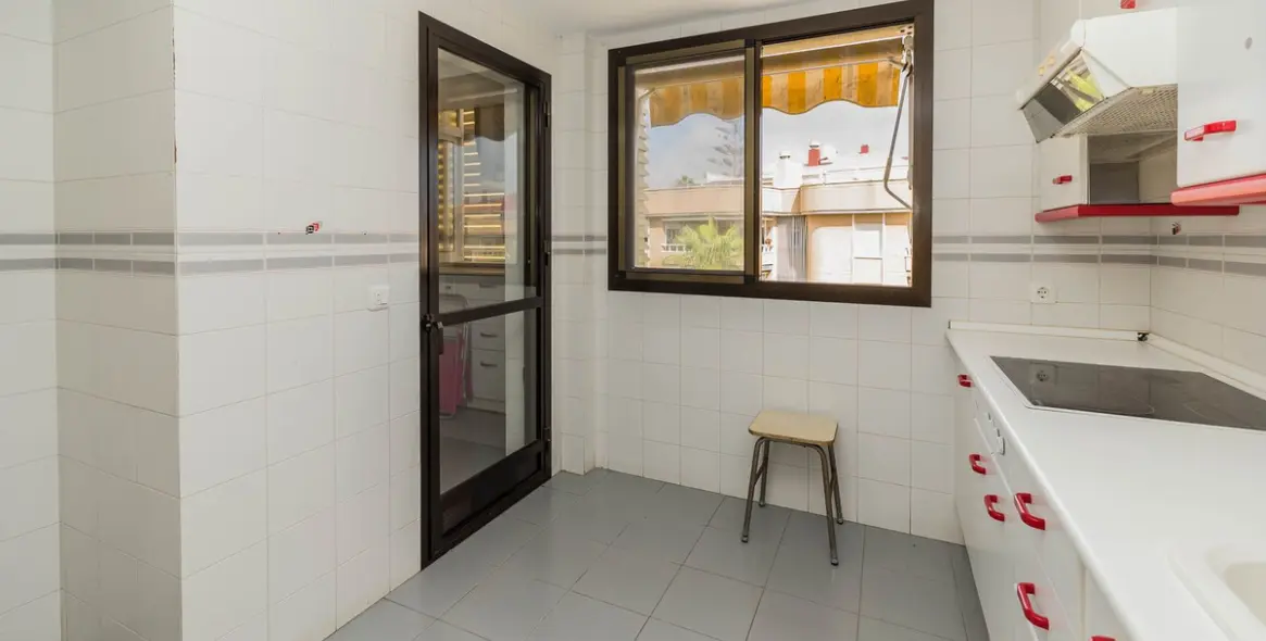 Sale of middle floor apartment in Torremolinos 18