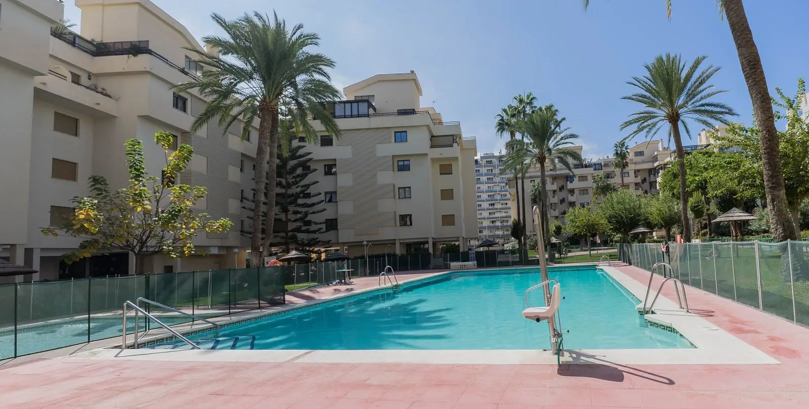 Sale of middle floor apartment in Torremolinos 1