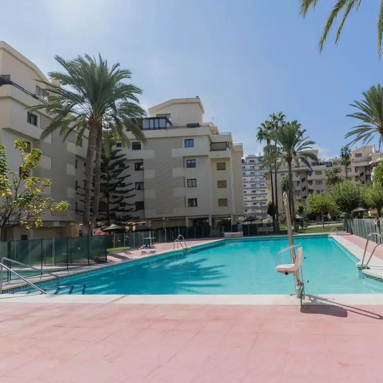Sale of middle floor apartment in Torremolinos