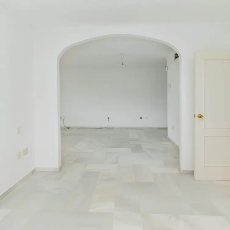 Sale of middle floor apartment in Torremolinos