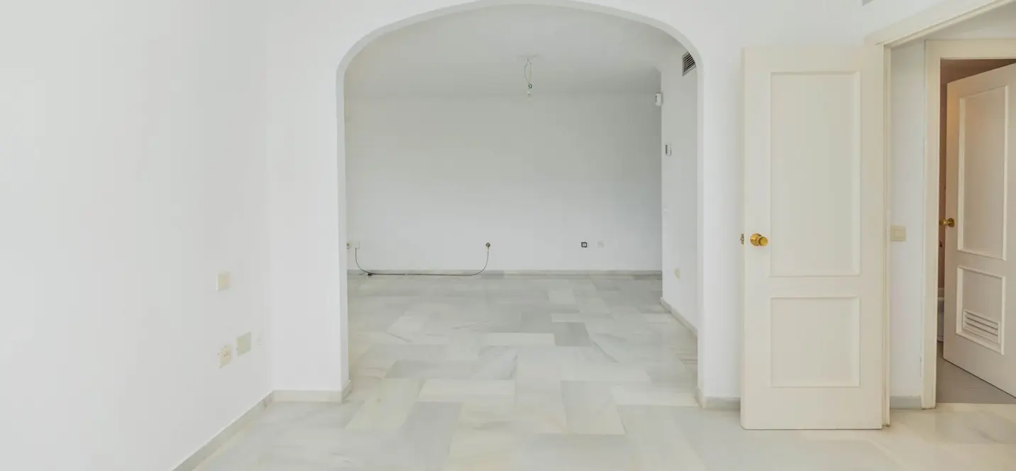 Sale of middle floor apartment in Torremolinos 4