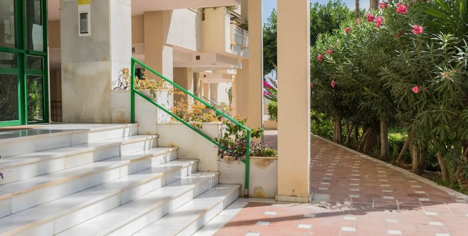 Sale of middle floor apartment in Torremolinos 22
