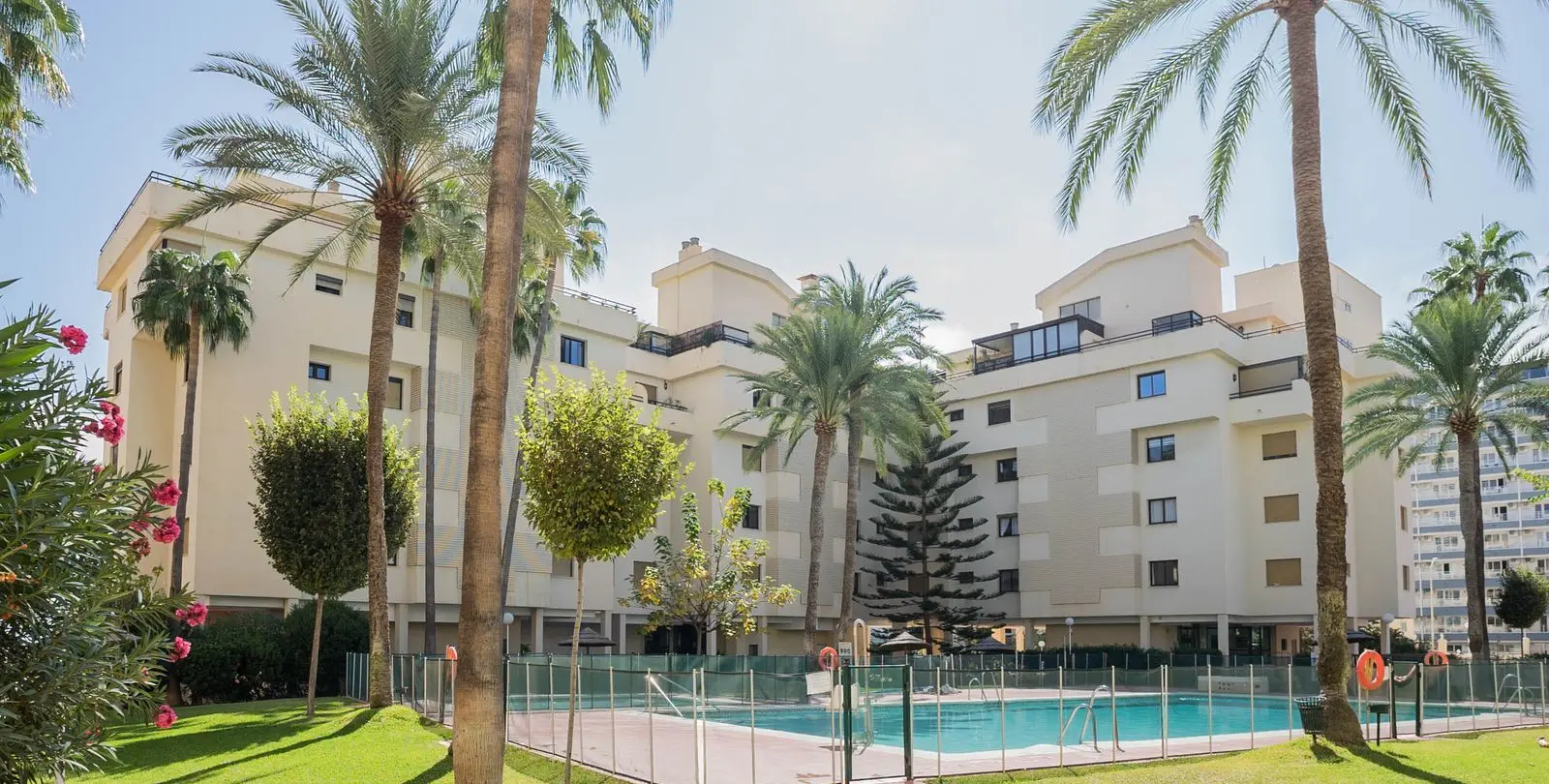 Sale of middle floor apartment in Torremolinos 25