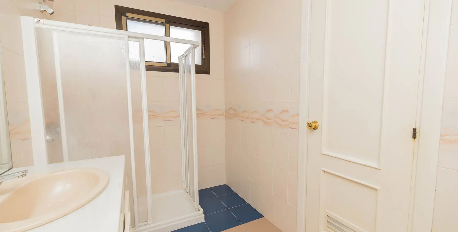Sale of middle floor apartment in Torremolinos 34