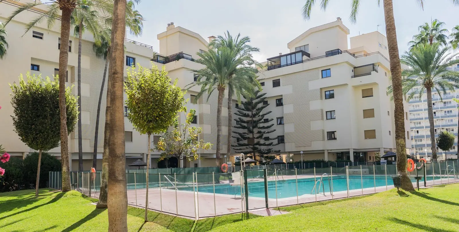 Sale of middle floor apartment in Torremolinos 38