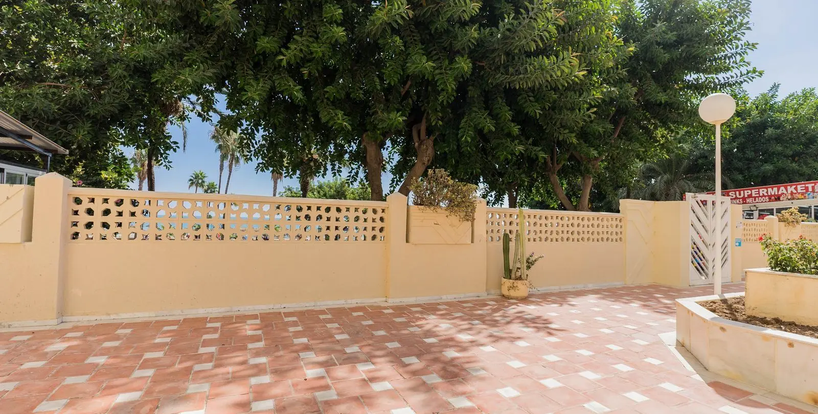 Sale of middle floor apartment in Torremolinos 45