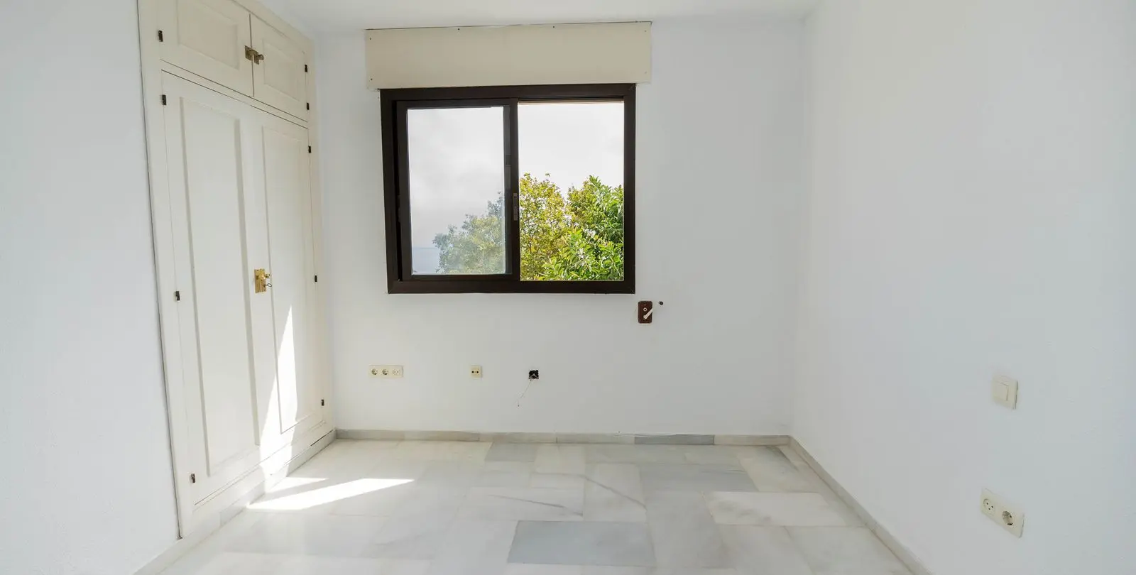 Sale of middle floor apartment in Torremolinos 49