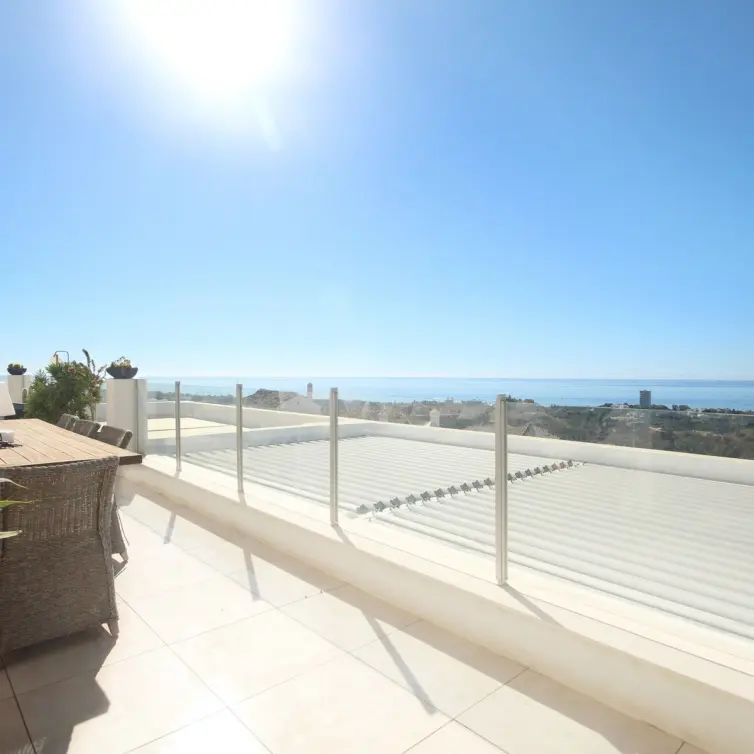 Продажа двухуровневого пентхауса в Altos de los Monteros