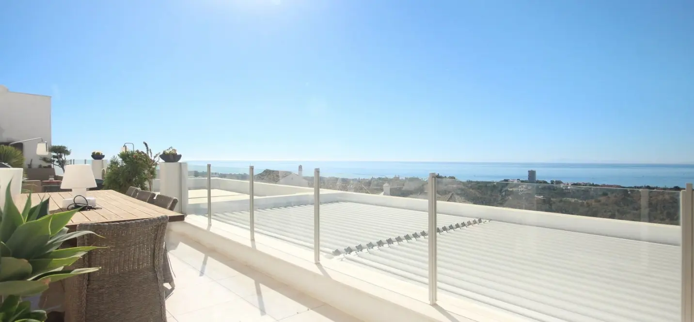 Продажа двухуровневого пентхауса в Altos de los Monteros 0