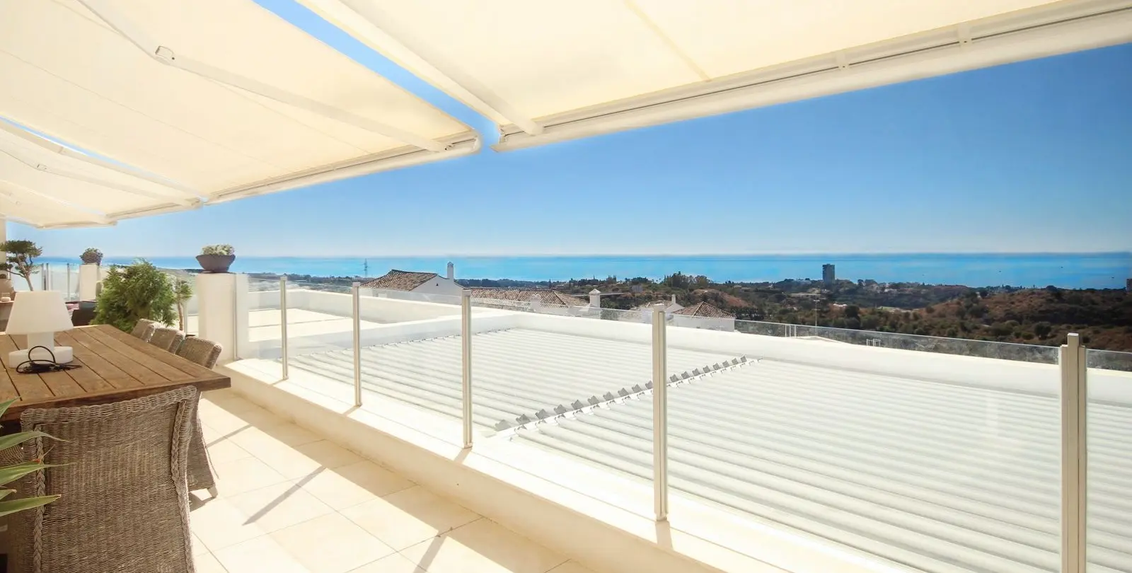 Продажа двухуровневого пентхауса в Altos de los Monteros 2
