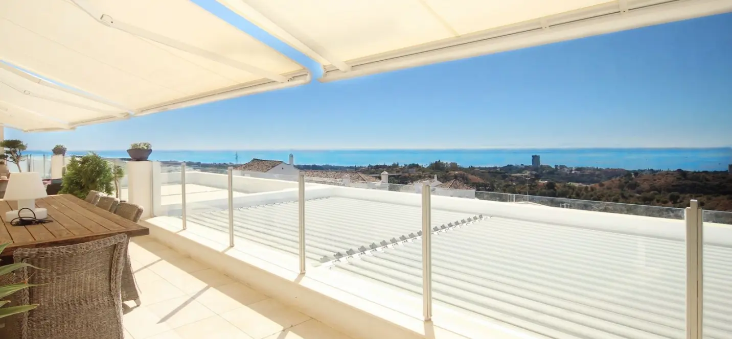 Продажа двухуровневого пентхауса в Altos de los Monteros 1