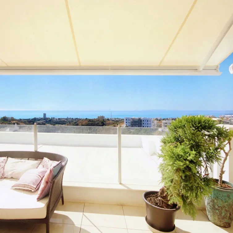 Продажа двухуровневого пентхауса в Altos de los Monteros