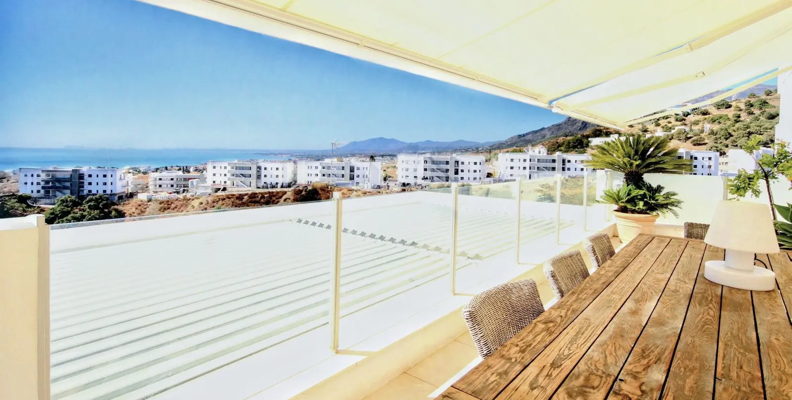Продажа двухуровневого пентхауса в Altos de los Monteros 4