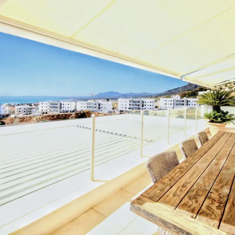 Продажа двухуровневого пентхауса в Altos de los Monteros