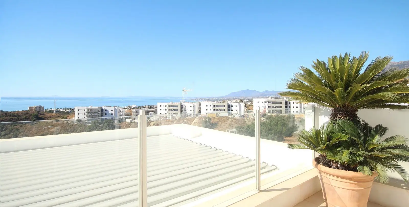 Продажа двухуровневого пентхауса в Altos de los Monteros 5