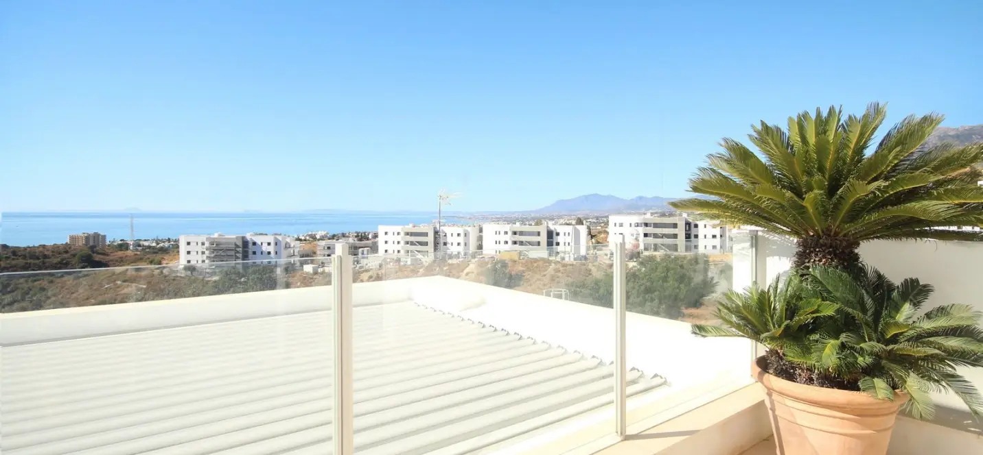 Продажа двухуровневого пентхауса в Altos de los Monteros 4