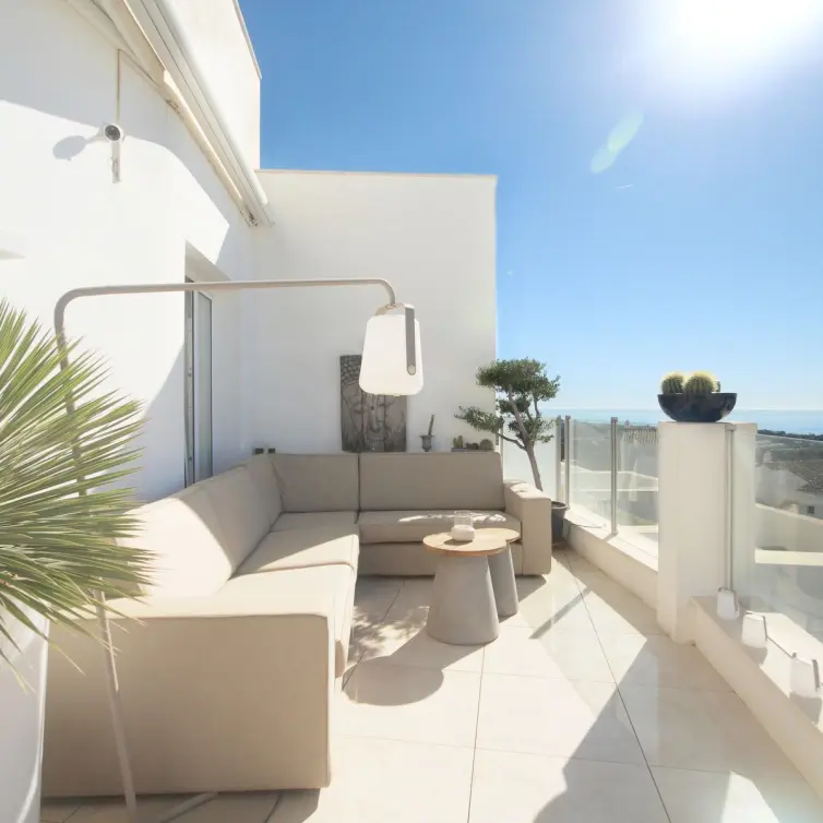 Продажа двухуровневого пентхауса в Altos de los Monteros