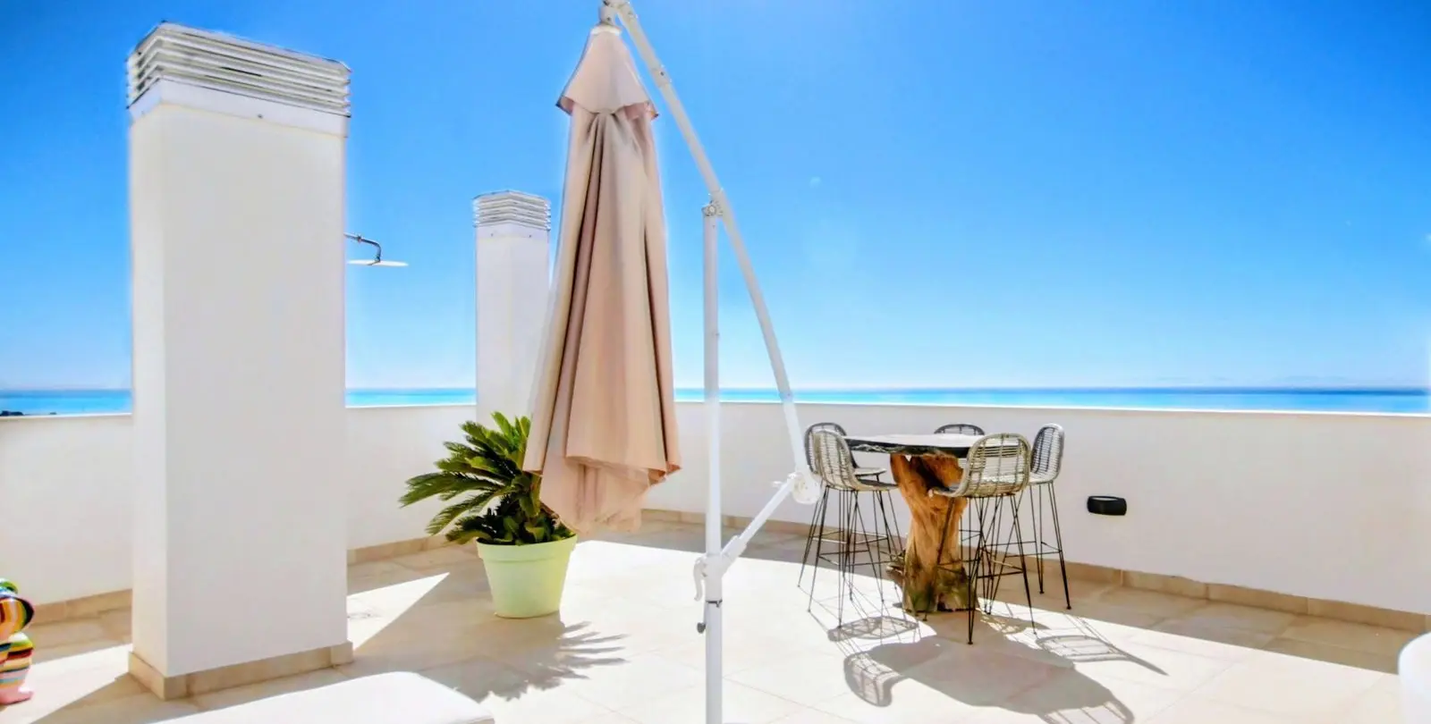 Продажа двухуровневого пентхауса в Altos de los Monteros 8