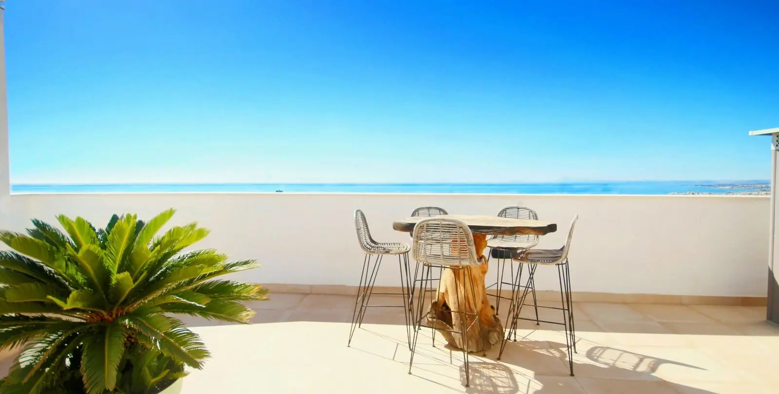 Продажа двухуровневого пентхауса в Altos de los Monteros 9