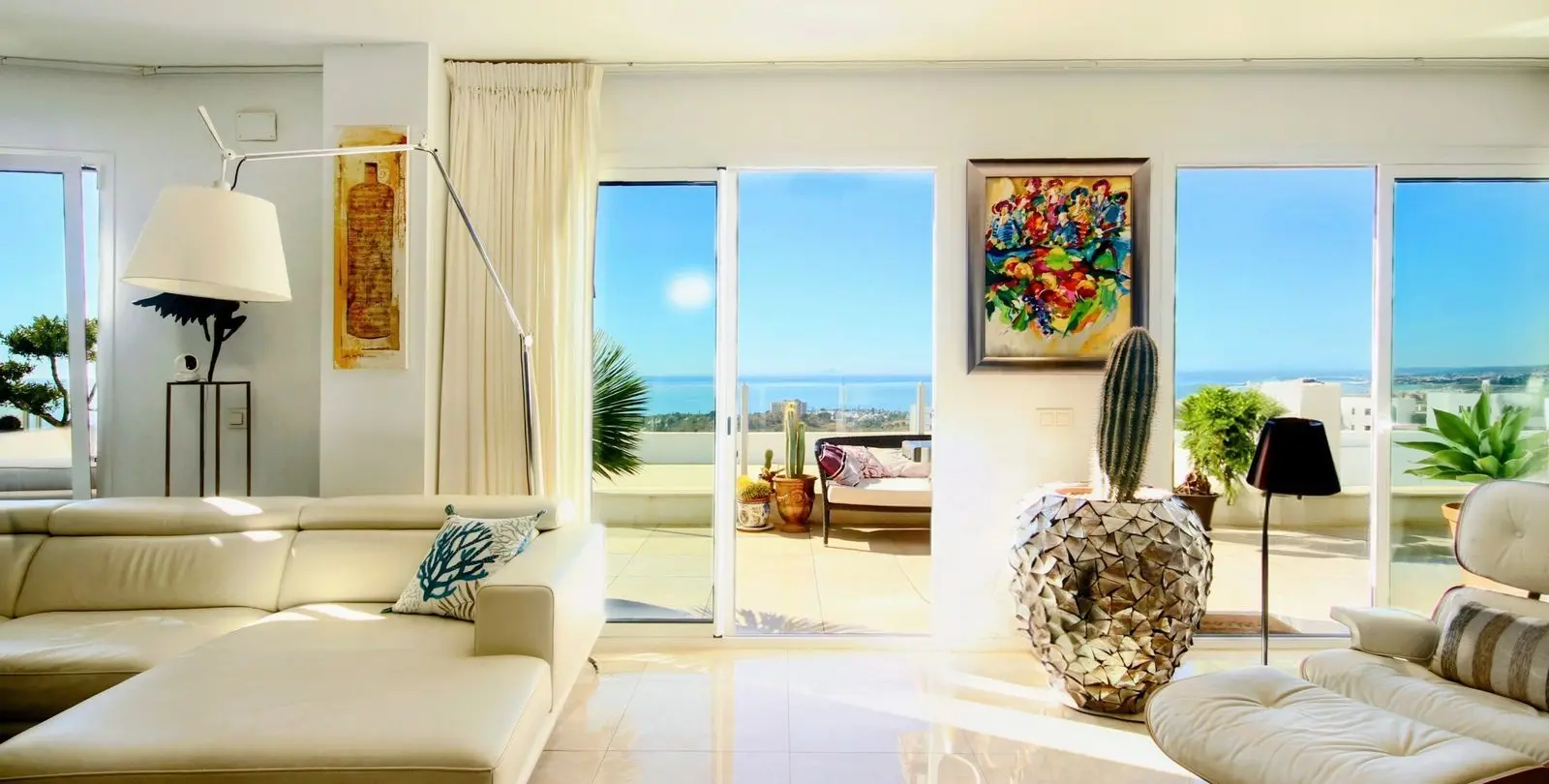 Продажа двухуровневого пентхауса в Altos de los Monteros 12
