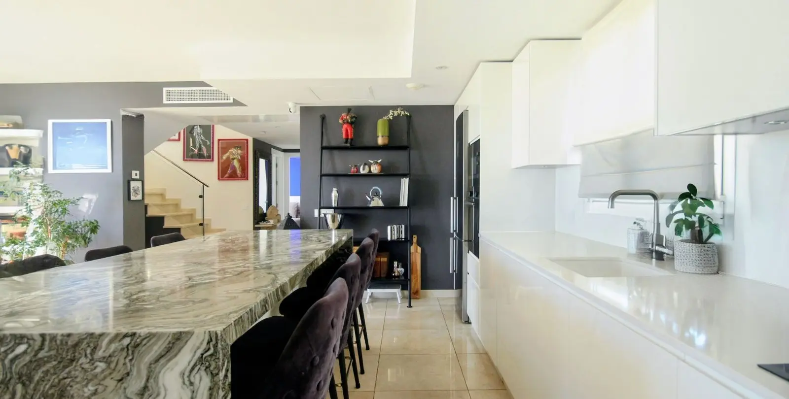 Продажа двухуровневого пентхауса в Altos de los Monteros 17