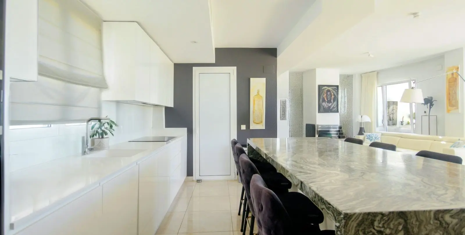 Продажа двухуровневого пентхауса в Altos de los Monteros 18