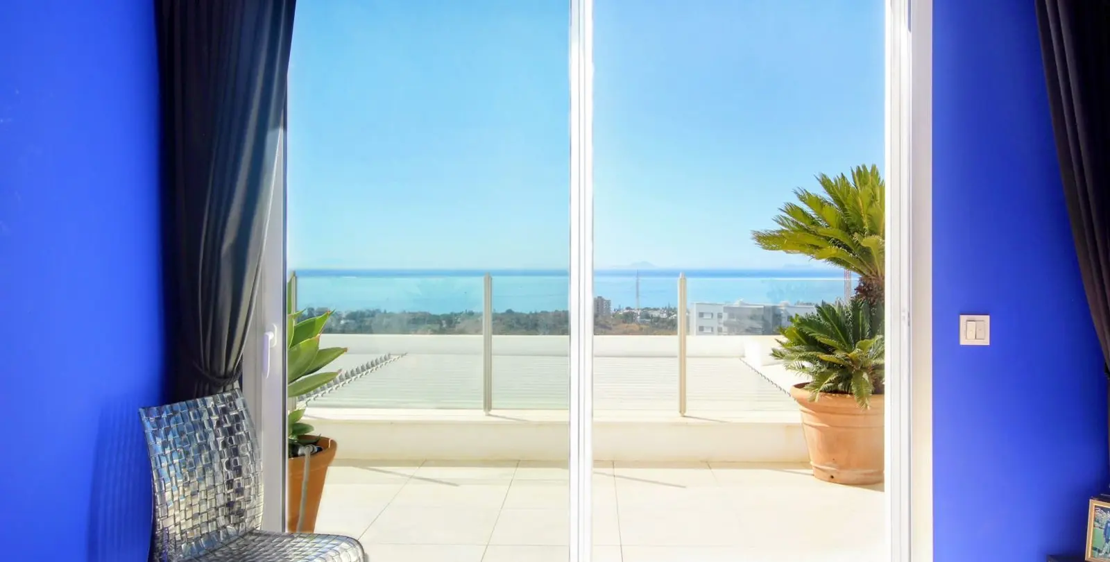 Продажа двухуровневого пентхауса в Altos de los Monteros 22