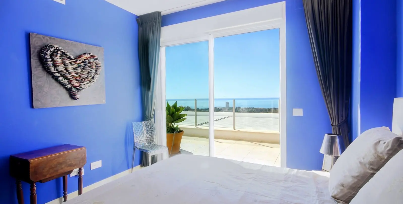 Продажа двухуровневого пентхауса в Altos de los Monteros 23