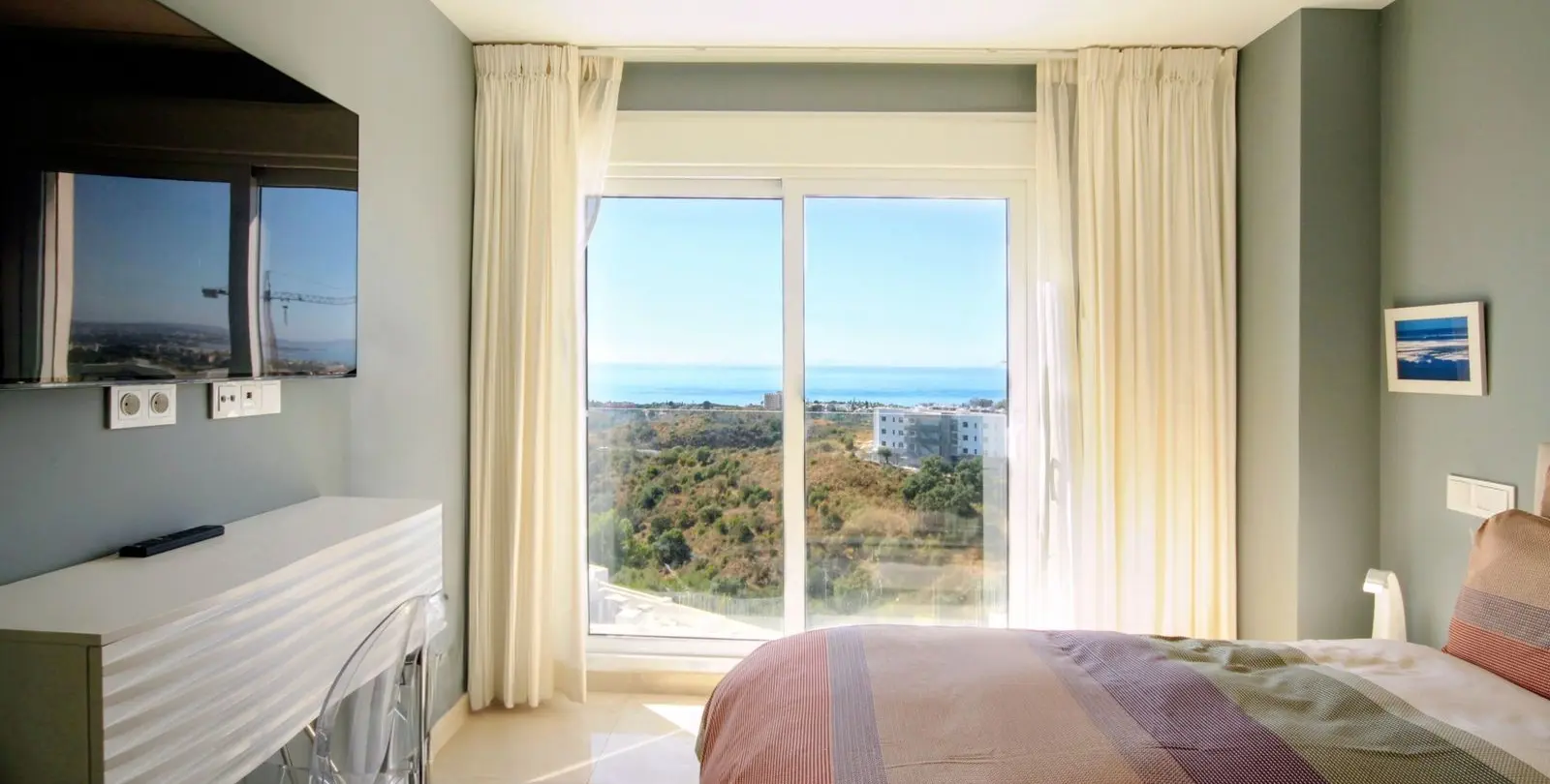 Продажа двухуровневого пентхауса в Altos de los Monteros 30