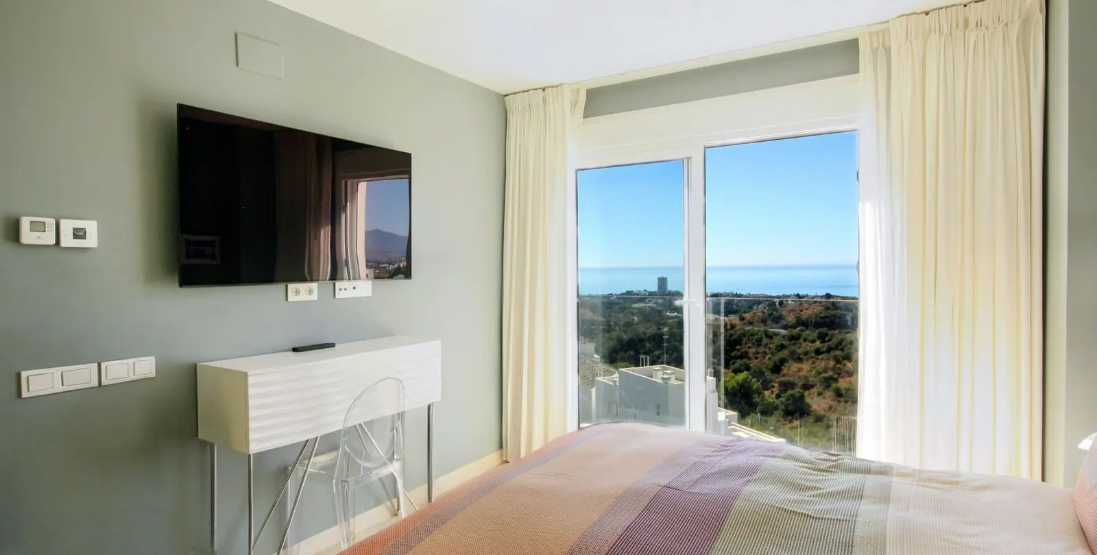 Продажа двухуровневого пентхауса в Altos de los Monteros 31