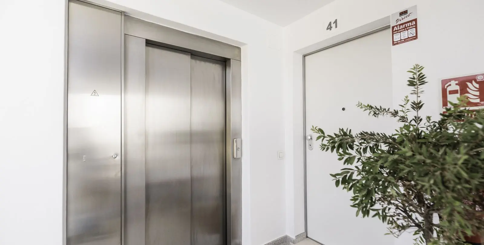 Продажа двухуровневого пентхауса в Altos de los Monteros 36
