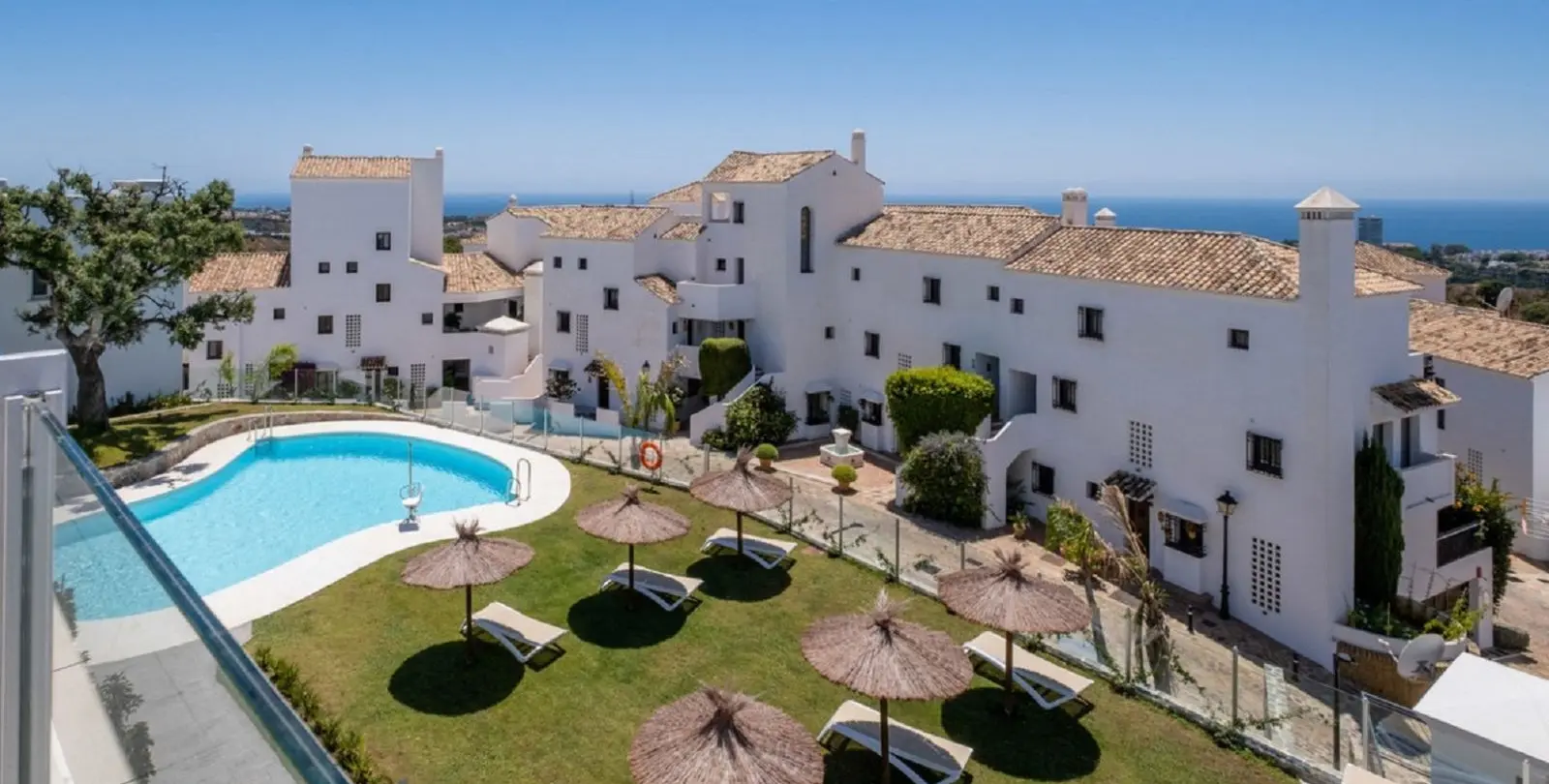 Продажа двухуровневого пентхауса в Altos de los Monteros 41