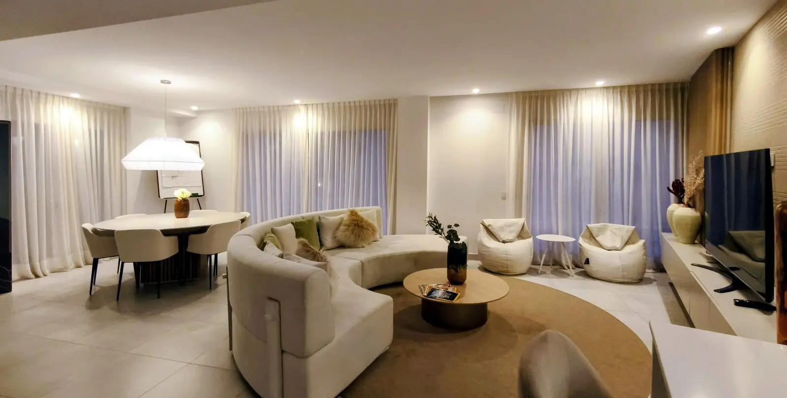 Продажа двухуровневого пентхауса в Altos de los Monteros 44