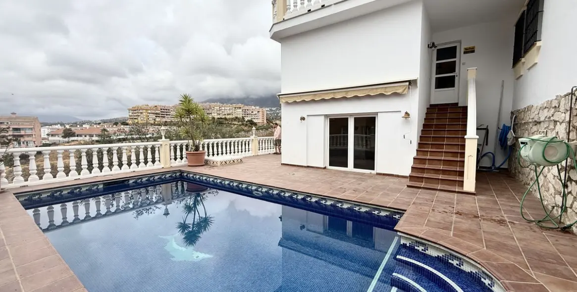 Sale of detached villa in Torreblanca 2