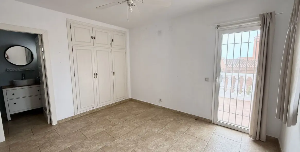 Sale of detached villa in Torreblanca 11